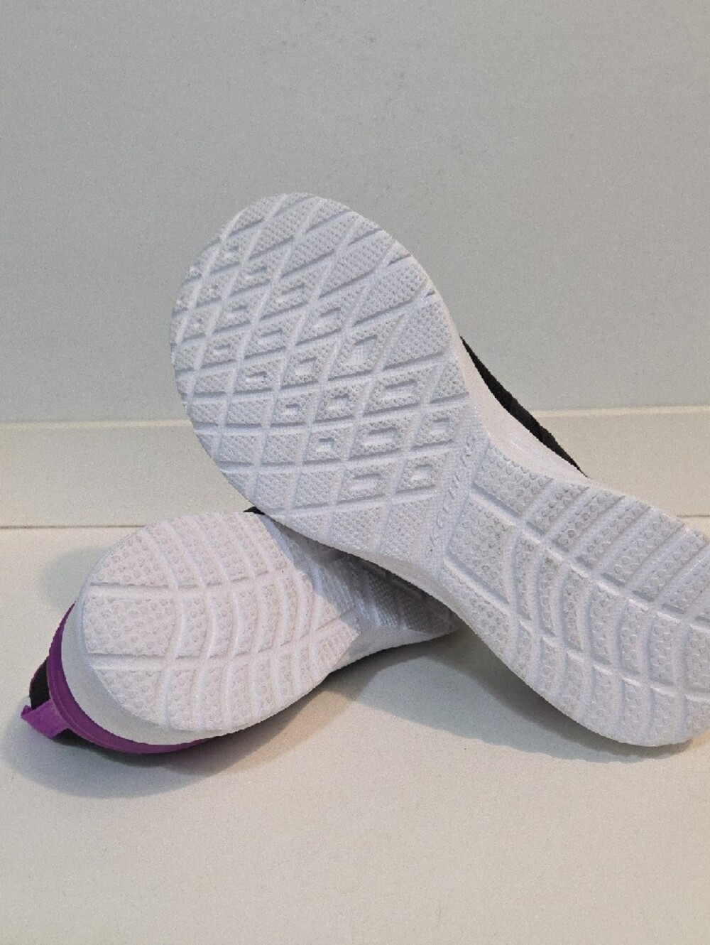 Skechers Black Knit Athletic Slip-On Sneakers with Purple Accents NWT Size 6 1/2 - Picture 6 of 6